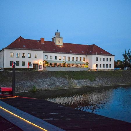 Restaurant Und Pension Alberthafen Dresda Exterior foto